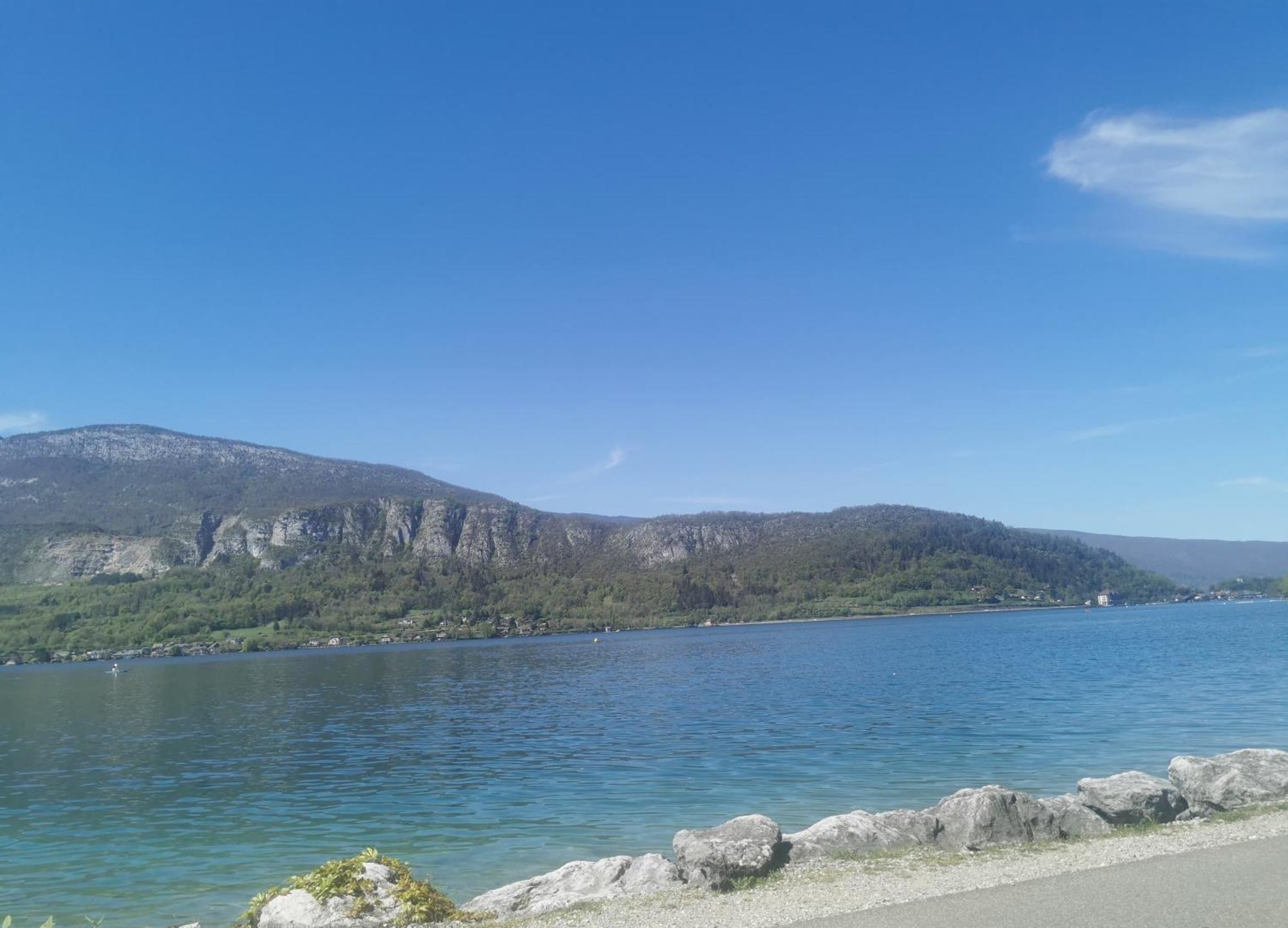 Charmant Appartement A 1 Minute Du Lac Annecy Luaran gambar