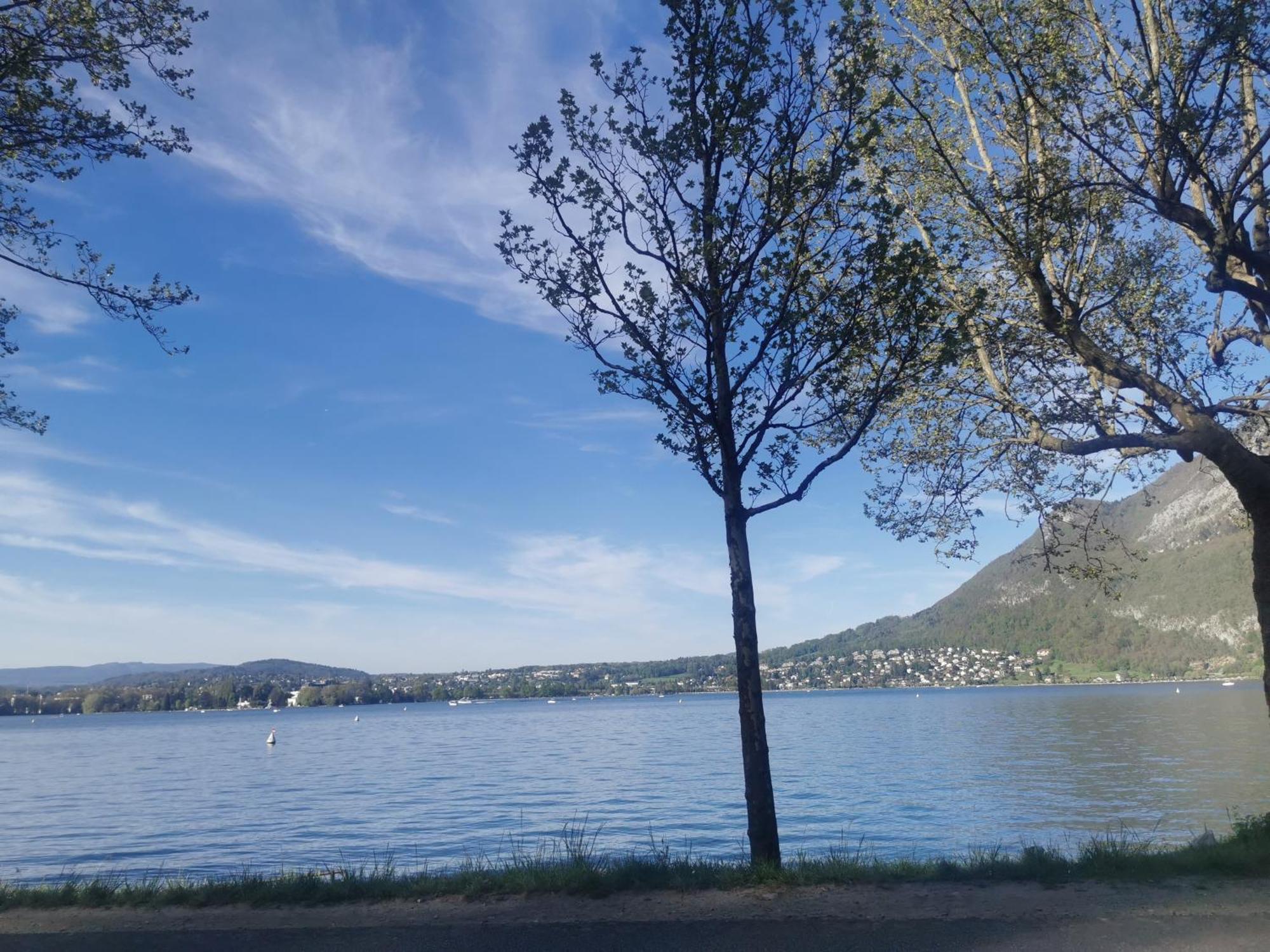 Charmant Appartement A 1 Minute Du Lac Annecy Luaran gambar